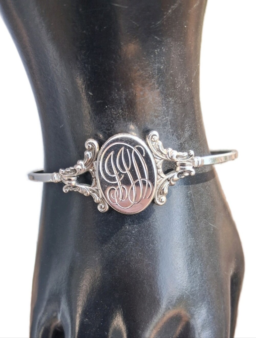 Vintage 1979 Avon "Yesterdays Memories" Locket Bangle Bracelet